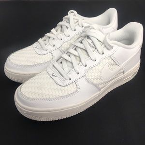 le scarpe nike air force 1 af1 lv8 white lux g 55 7 poshmark le scarpe nike air force 1 af1 lv8 white lux g 55 7 poshmark